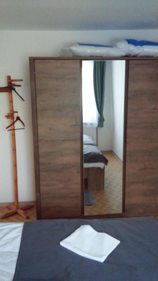 Apartma Med Oljkami Spodnji Порторож Екстериор снимка